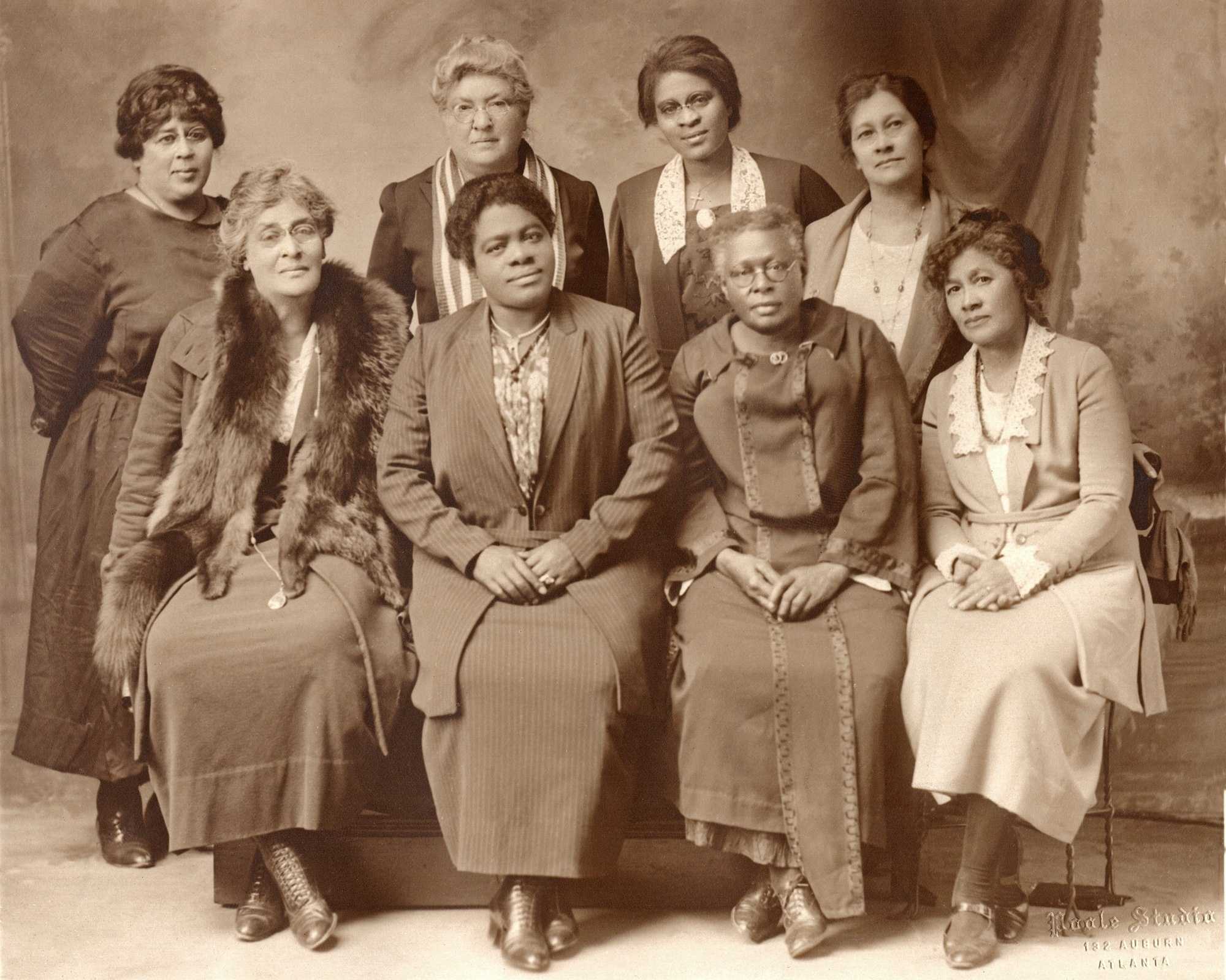 Photograph of Mary McLeod Bethune with members of the Southeastern Federation of Colored Women’s Clubs