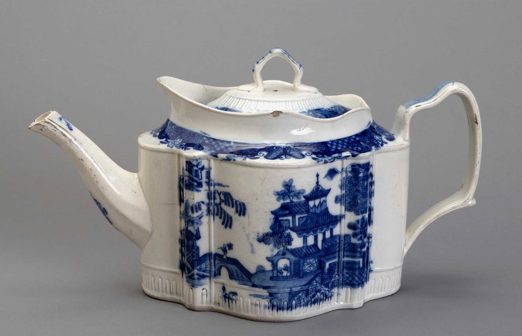 Photograph of tea pot and lid