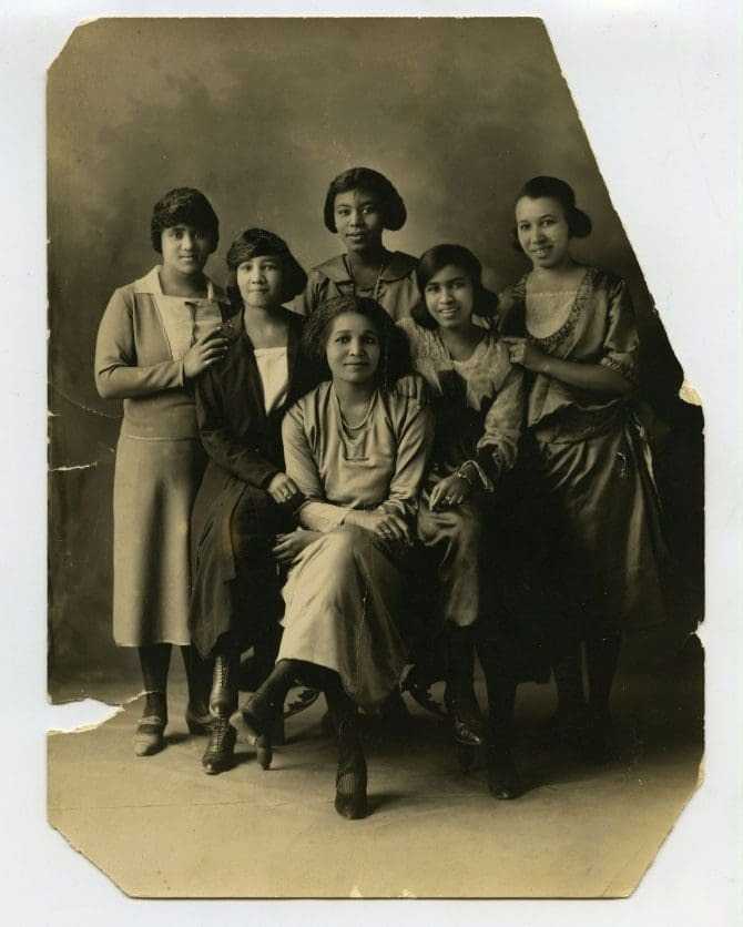 Black and white photograph of 6 women